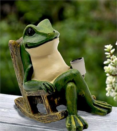 Solar frog garden statue