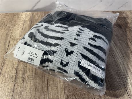 (M) Skeleton Knit Sweater
