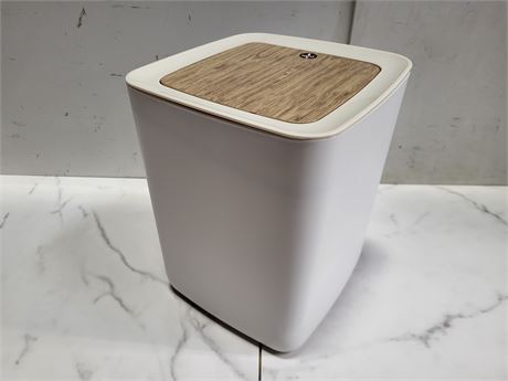Modern Trash Bin