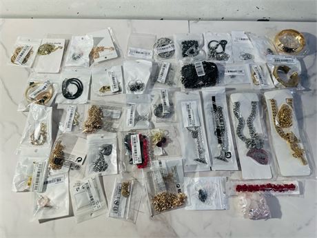 Bundle of Jewelry Pieces