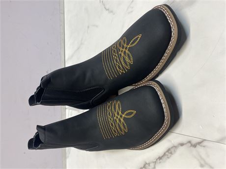 Size 8 menâ€™s/ 10.5 womenâ€™sâ€”Black Western Ankle Boots