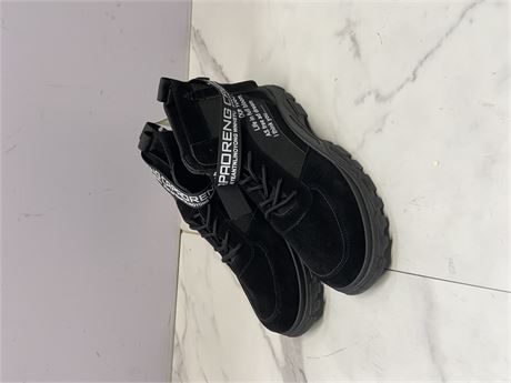 Size-10 Men Black High-Top Sneakers