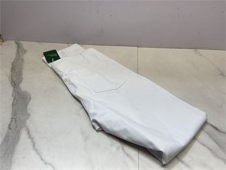 (M) Women’s White Pants