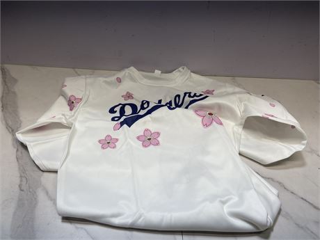 (M) women’s Floral Baseball Jersey Sweater