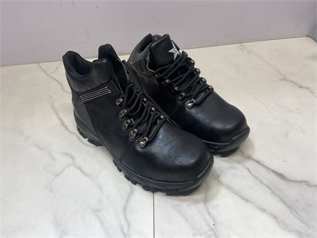 (Size8) Men’s Black Hiking Boots