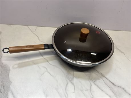 Non-Stick Wok with Lid