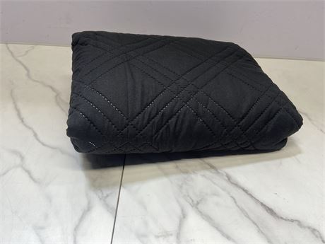 (90x240cm)Dog Black Quilted Blanket