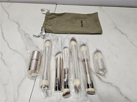 Makeup Brush Set with Pouch