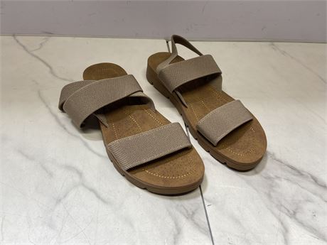 (Size8) Women’s Beige Strap Sandals