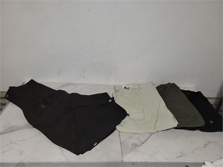 (Size 32) Lot of 4  Cargo Pants