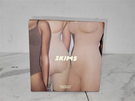 (M) Skims Seamless Sculpt Thong Bodysuit