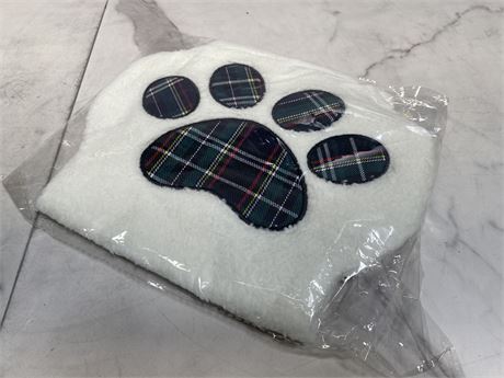 Plaid Paw Print Pet Blanket