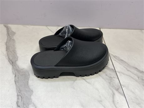 (Size8) Women’s Black Platform Sandals