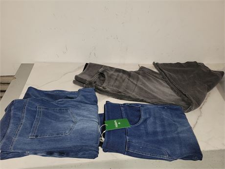 (L) Lot of 3 Jeans