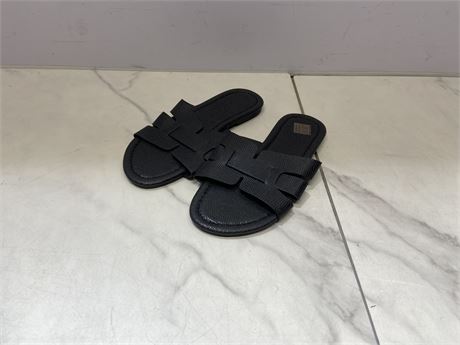 (Size4.5) Women’s Black Slide Sandals