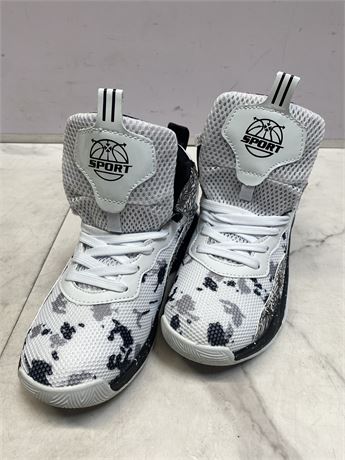 Size 5.5–Sport Basketball Shoes