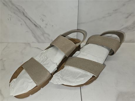 Size 39 Beige Strap Sandals