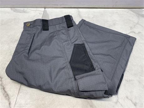 (Medium)Gray Cargo Pants