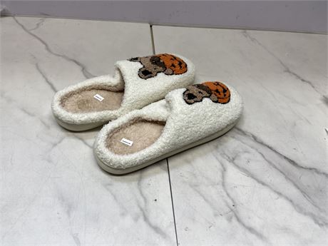 (Size7) Women’s Fuzzy Animal Slippers