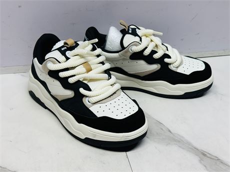 (Size 8.5)Black and White Sneakers