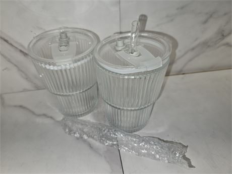 Set of 2 Glass Tumblers with Lids