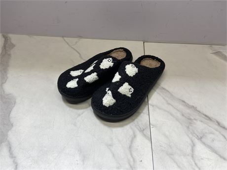 (Size7) Women’s Black Slippers with White Patterns
