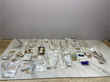 Lot of Assorted Jewelry Items