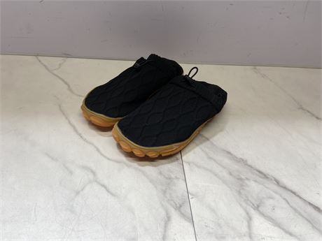 (Size7) Men Black Slip-On Shoes