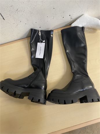 (5.5) Urban Revivo Black Boots