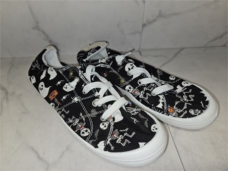 Size Approx 7 Halloween Themed Sneakers