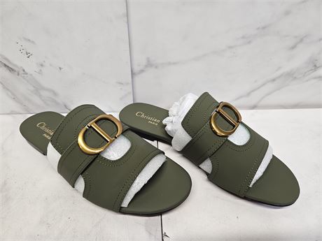 Approx Size 5.5-6 Green Slide Sandals with Gold Buckle
