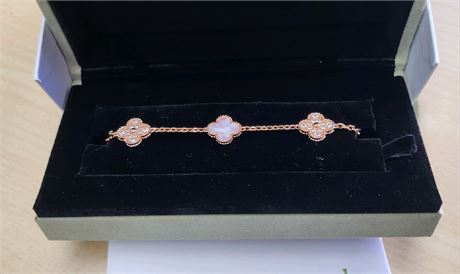Designer  Vibtage Bracelet Style