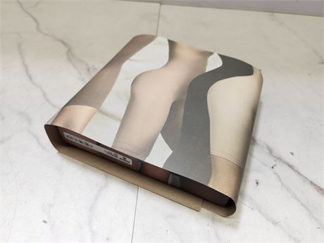 (L)Skims Seamless Sculpt Thong Bodysuit