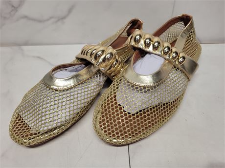 Size 8 Gold Mesh Flats