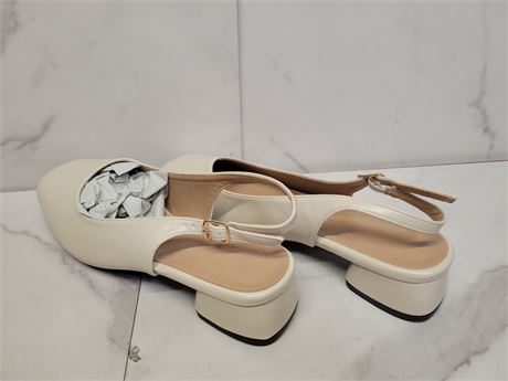 Size 39 Women's Cream Slingback Heels