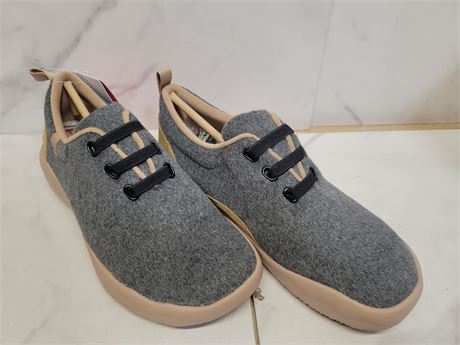 Size 6 Gray Casual Shoes