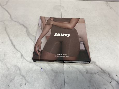 (XS) Skims Seamless Sculpt Shorts