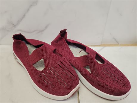 Size 42 Red Knit Slip-On Shoes