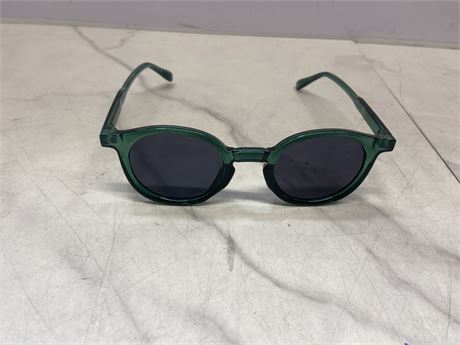 Green Round Sunglasses